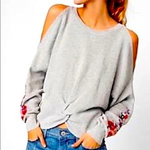 Express Cold Shoulder with embroidered sleeve L